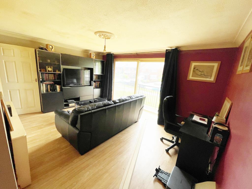 Lot: 131 - TWO-BEDROOM MAISONETTE WITH GARAGE - Living room with access to balcony